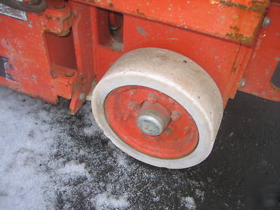 2002 snorkel 1930 scissor lift, 25' work height clean