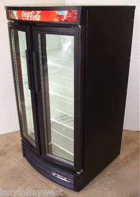 True gdm-14RF curved front merchandising refrigerator