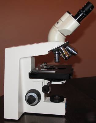 Carl zeiss standard 25 microscope with objectives