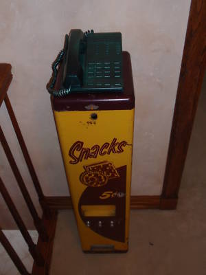 Vintage 5C snack vending machine ; phone/vase stand