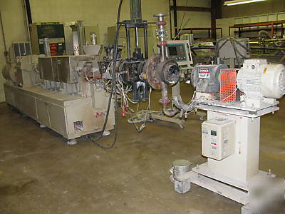 Extruder 72MM twin screw 42:1 co-rotational 2003 (2)