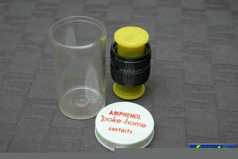 Amphenol MS24266 R10 B5 - MS24266R10B5 - threaded plug