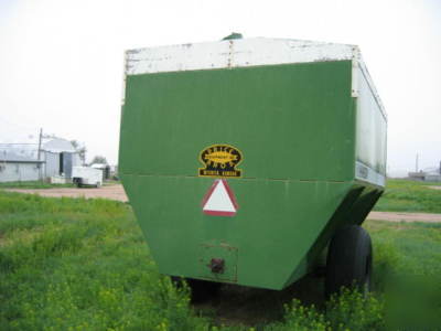 Hinsen 812 grain cart good condition