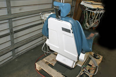 Dental chair with light, del. system & cuspidor