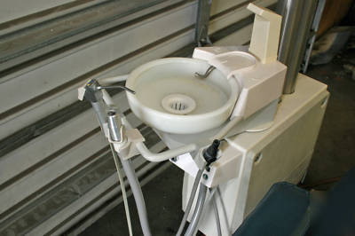 Dental chair with light, del. system & cuspidor