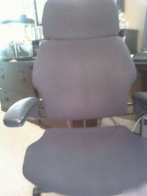 Hi back freedom chair humanscale black w/receipt