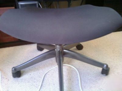Hi back freedom chair humanscale black w/receipt