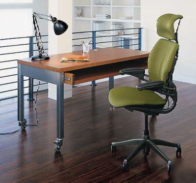 Hi back freedom chair humanscale black w/receipt