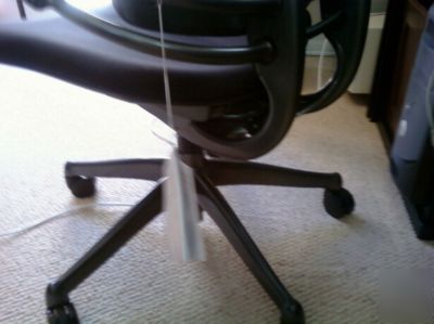 Hi back freedom chair humanscale black w/receipt