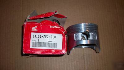 Honda oem piston generator water pump 13101-ZE2-010