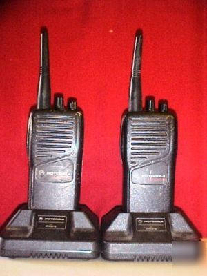 2 motorola radius GP350 talkies uhf radios