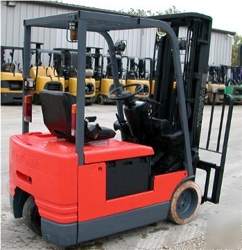 Toyota 5FBE15 (2000) 3000LBS capacity 3 wheel forklift