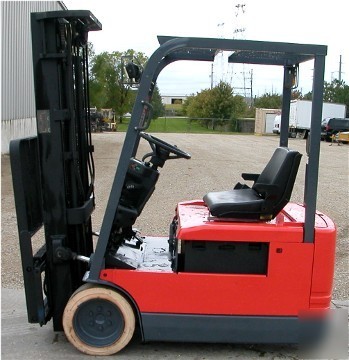 Toyota 5FBE15 (2000) 3000LBS capacity 3 wheel forklift