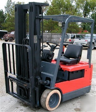 Toyota 5FBE15 (2000) 3000LBS capacity 3 wheel forklift