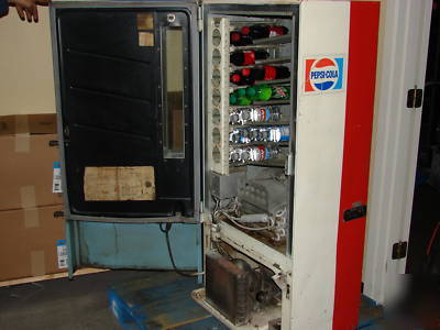 Vintage pepsi vendalator / antique bottle soda machine 