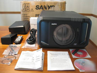 Sanyo pdg-DHT100L projector 6,500 lumens hd 1920 x 1080