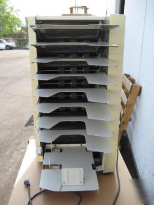 Duplo dc- 8 collator