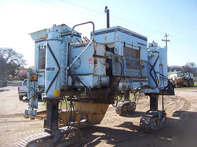 Gomaco gt 6300 commander 3 concrete curb and gutter pvr