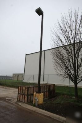 24' parking single light pole high pressure sodium 