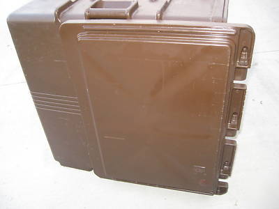 Cambro camcarrier UPC400-101 pan carrier brown