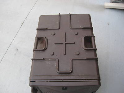 Cambro camcarrier UPC400-101 pan carrier brown