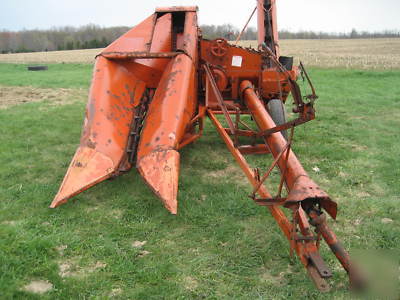 United farm tools corn picker - same as oliver no. 5