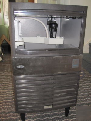 Manitowoc undercounter whole dice ice machine QM30