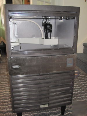 Manitowoc undercounter whole dice ice machine QM30