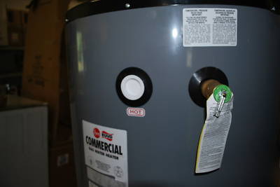 Rheem ruud 75 gallon gas comm. water heater G75-75N-2