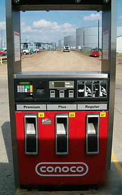 Wayne fuel dispensers w/card readers - 1/V390D4